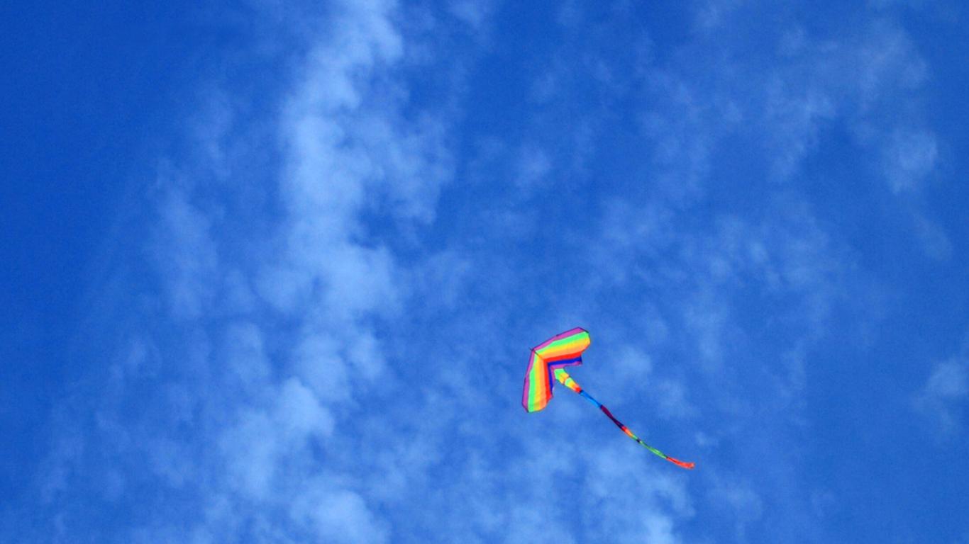 母亲偷偷给钱儿子逃离家乡开纹身店，问前程如何？