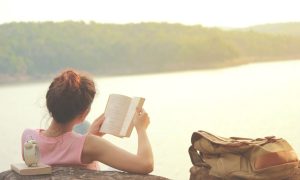 张小娴：“留住一个人，从来不是卑微，而是活得出色和独立。努力成为一个任何人都很想爱上的女人。”